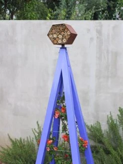 Bee Bungalow + Akoris Garden Tuteur Sr. -OW Garden Decor Shop 8600532 02V tif