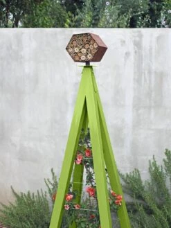 Bee Bungalow + Akoris Garden Tuteur Sr. -OW Garden Decor Shop 8600532 05V tif