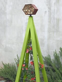 Bee Bungalow + Akoris Garden Tuteur Jr. -OW Garden Decor Shop 8600532 05v bee bungalow akoris garden tuteur leaf green