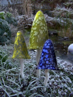 Potting Shed Tinkling Toadstool Sculptures, Set Of 3 -OW Garden Decor Shop 8611730 win 05v